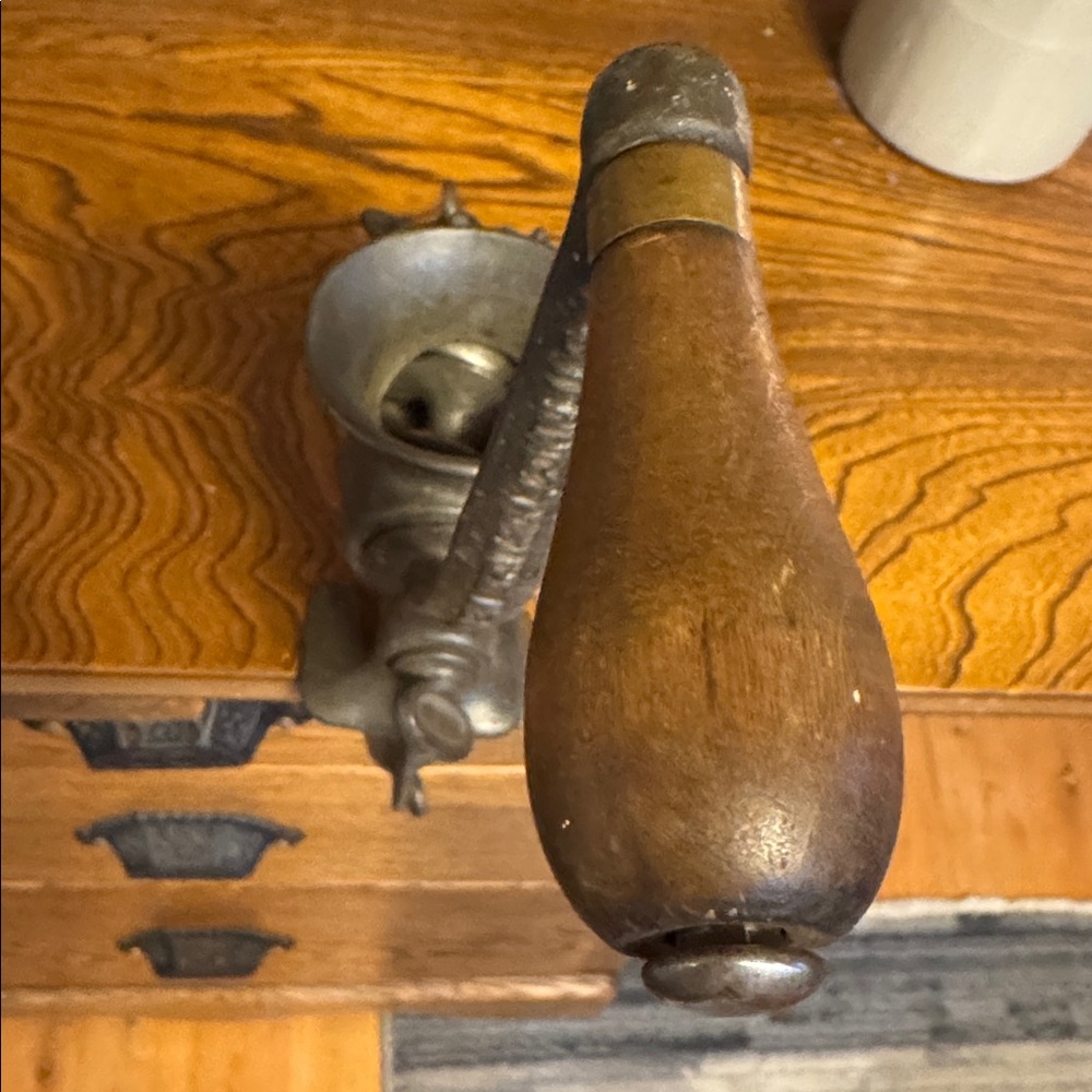 Antique 1900 Rustic Universal Cast Iron Hand Crank Grinder New Britain Conn,USA - Picture 5 of 13